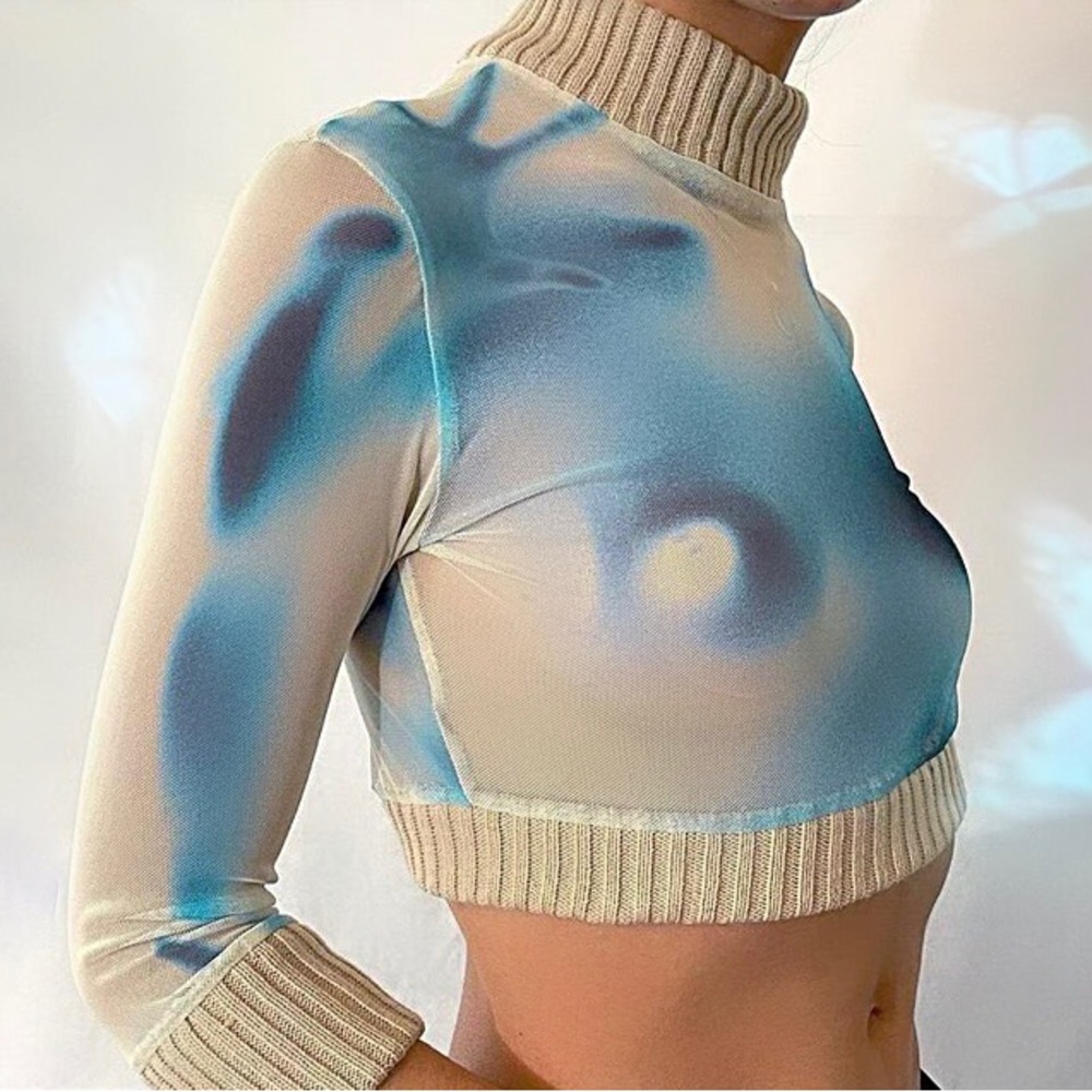 Sold‼️Mesh crop top w hand print design